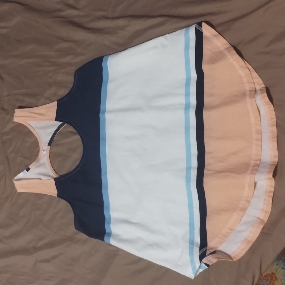 Deleta top xs NWOT